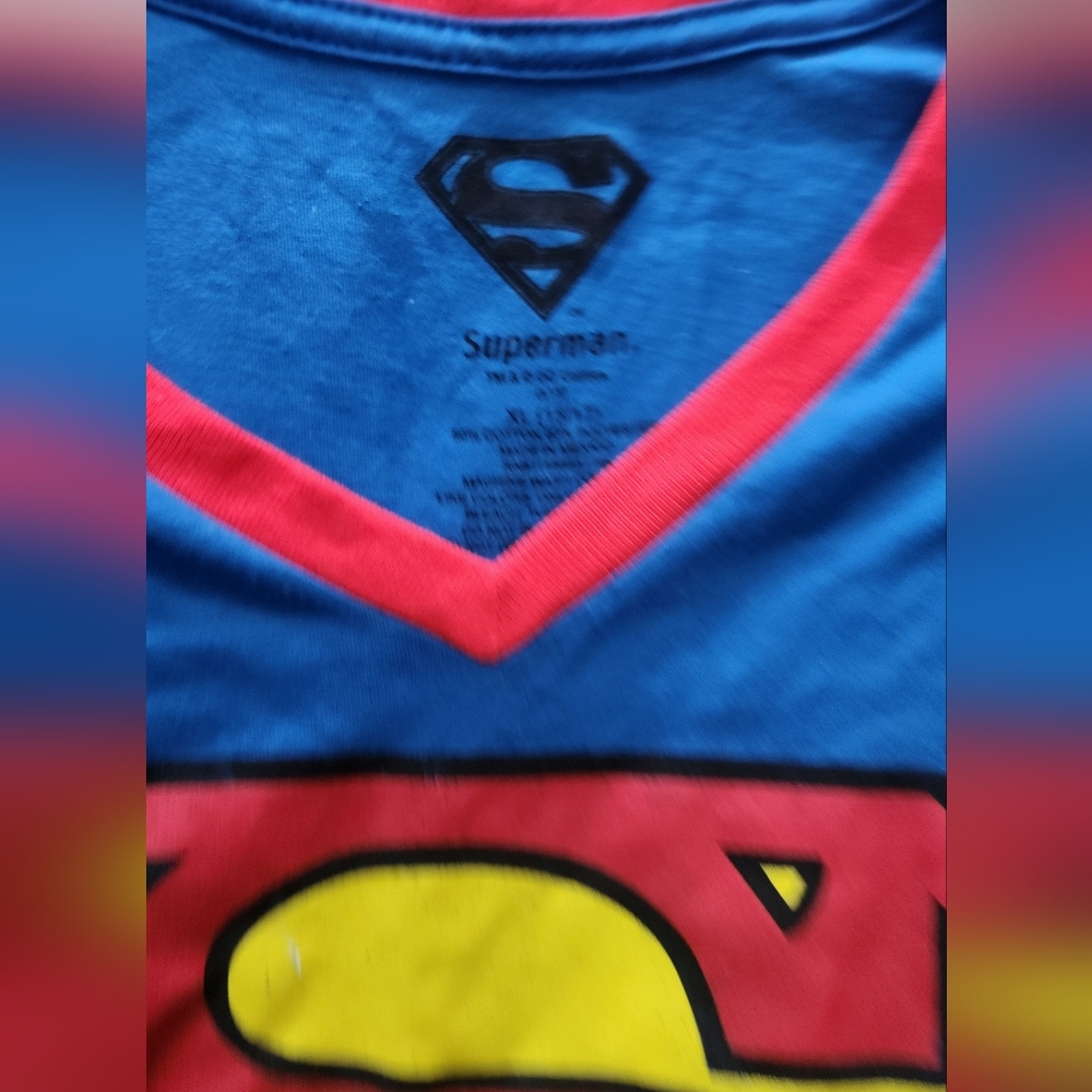 Superman Logo Women's Tee - Picture 2 of 2